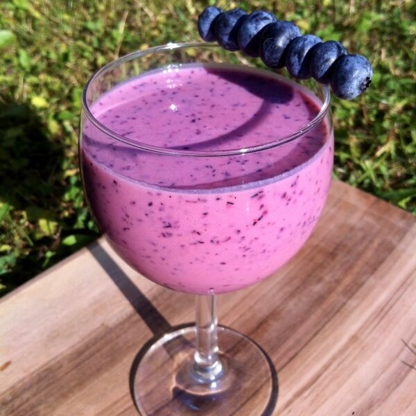 Heidelbeer-Buttermilch-Shake