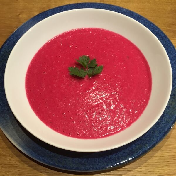 Rote-Bete-Suppe mit Apfel